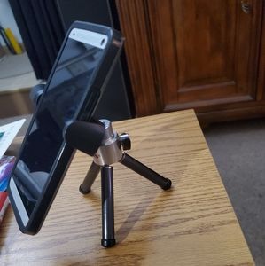 Mini tri pod for cell phone